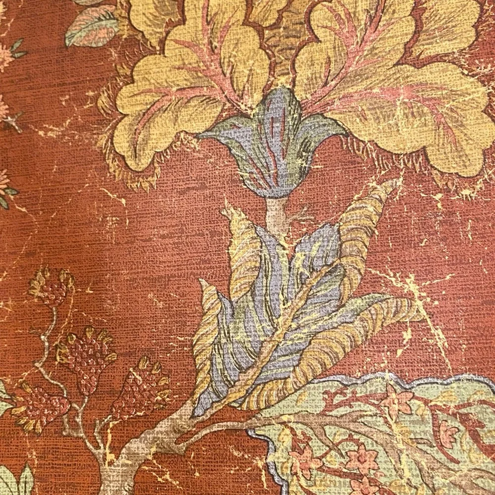 Wallquest wallpaper double roll. Floral Patterned in Warm Tones. New in pack